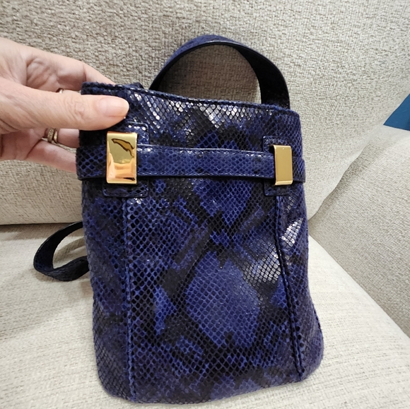 LIKE NEW Michael Kors Blue Leather Crossbody  Bag c - Picture 2 of 9